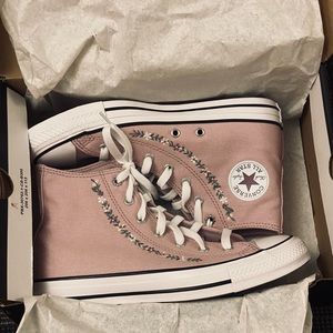 New With Box Pink Chuck Taylor All Star Embroidered Florals
